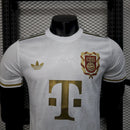 Camisa Bayern De Munique 125 Anos-Branca 24/25 - Versão